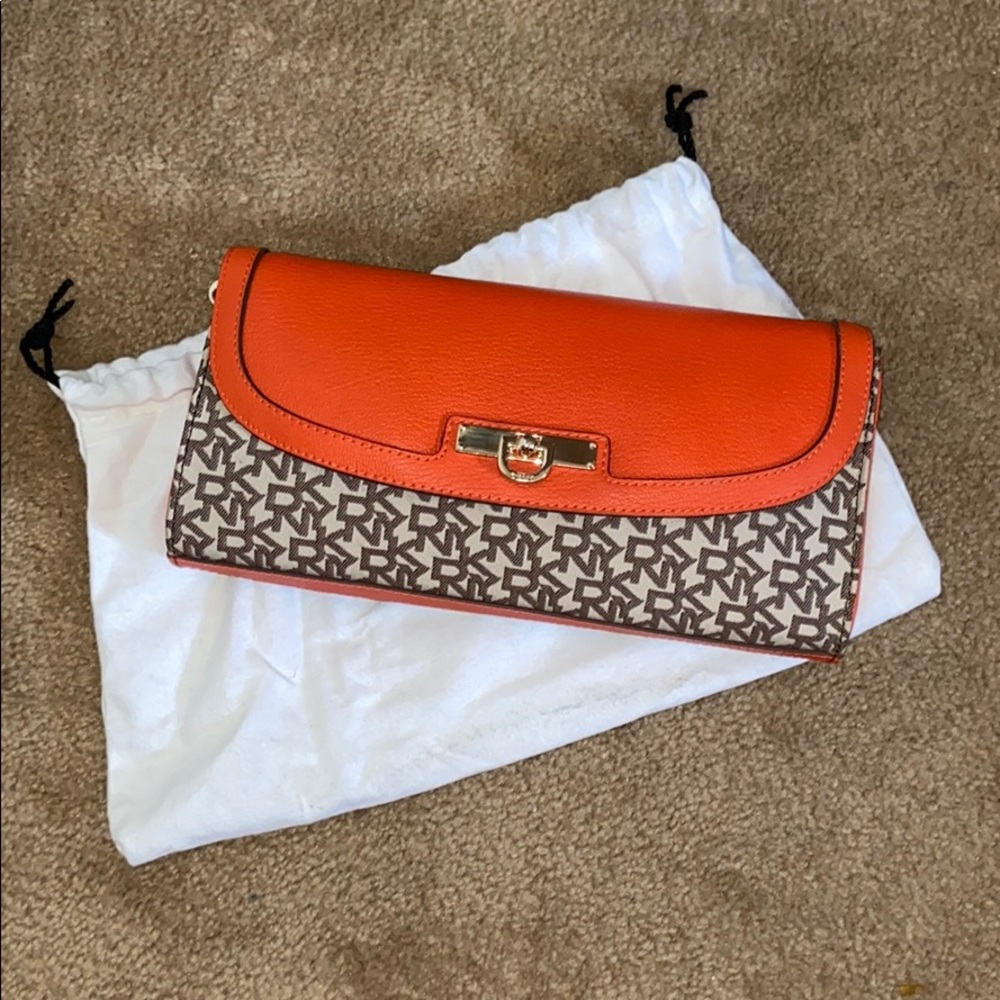 DKNY HANDBAG, comes with a duster bag.